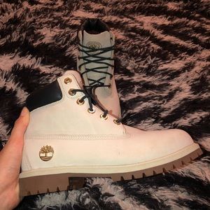 6’ SATIN OFF WHITE GOLD DETAILED TIMBERLAND BOOTS